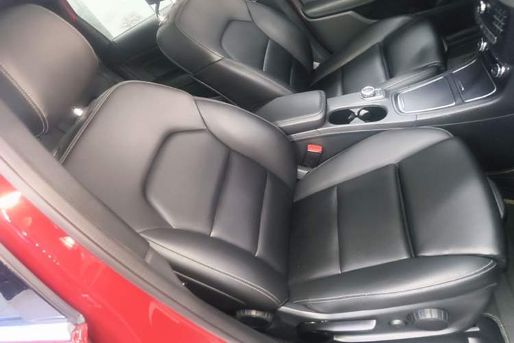 Used Mercedes-Benz B-Class 2015 B 200 Fashion Model Right Front Seat