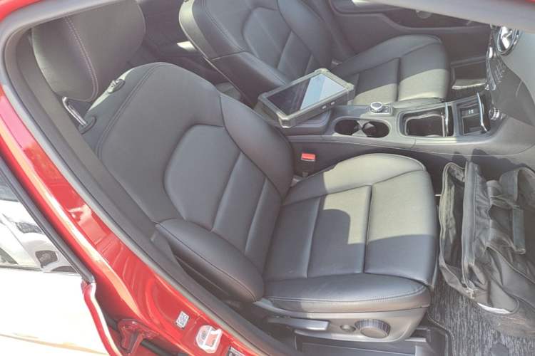 Used Mercedes-Benz B-Class 2015 B 200 Fashion Model Right Front Seat