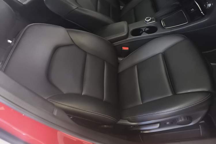 Used Mercedes-Benz B-Class 2015 B 200 Fashion Model Right Front Seat