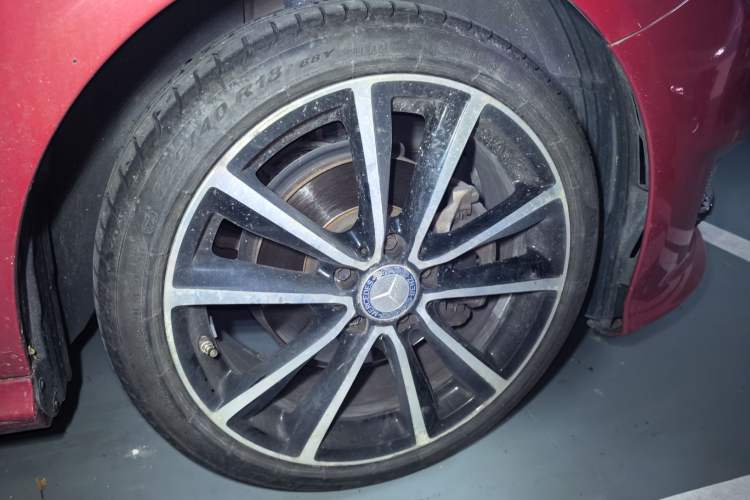 Used Mercedes-Benz B-Class 2015 B 200 Luxury Model Right Front Wheel Hub