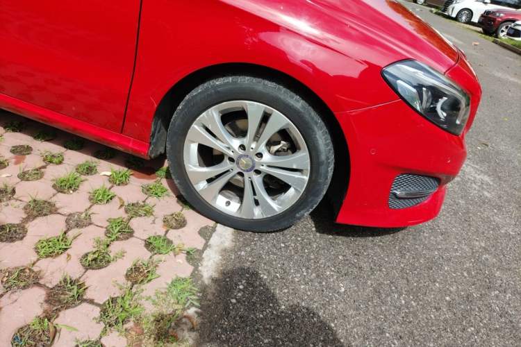 Used Mercedes-Benz B-Class 2015 B 200 Fashion Model Right Front Wheel Hub