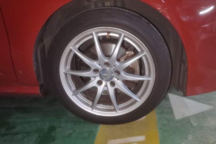 Used Mercedes-Benz B-Class 2015 B 200 Sport Edition Right Front Wheel Hub