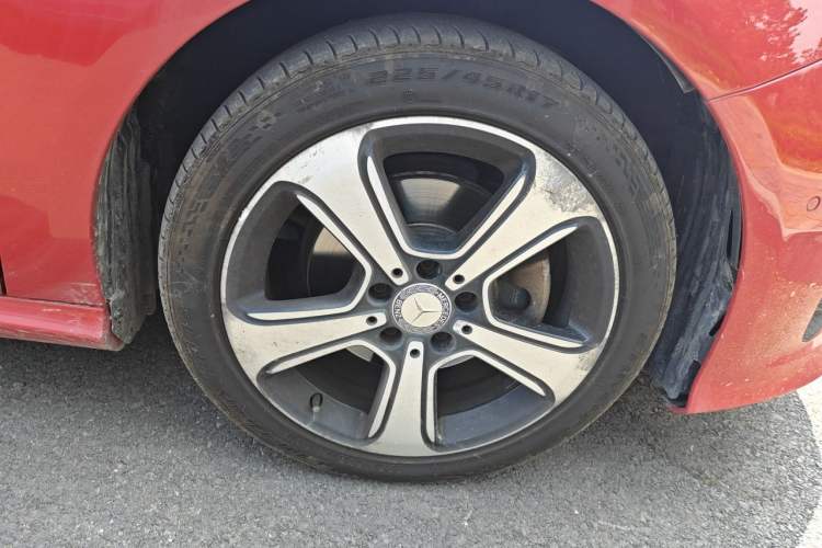 Used Mercedes-Benz B-Class 2015 B 200 Fashion Model Right Front Wheel Hub