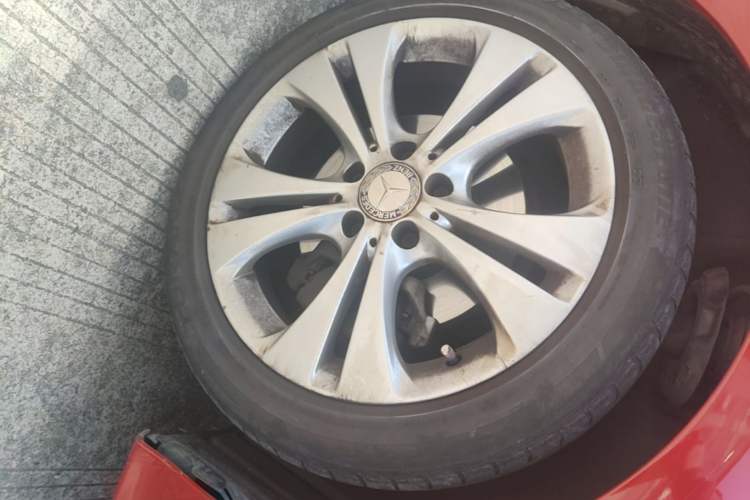 Used Mercedes-Benz B-Class 2015 B 200 Sport Edition Right Front Wheel Hub