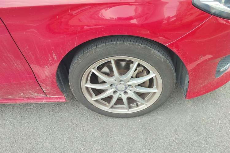 Used Mercedes-Benz B-Class 2015 B 200 Sport Edition Right Front Wheel Hub
