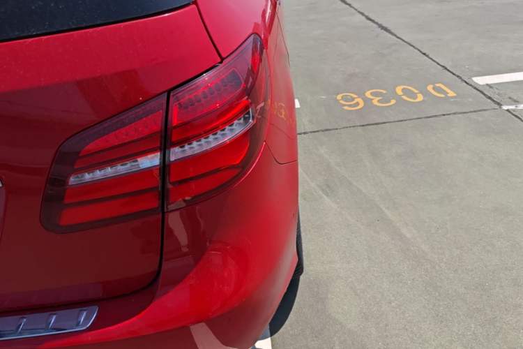 Used Mercedes-Benz B-Class 2015 B 200 Luxury Model Right Rear Taillight