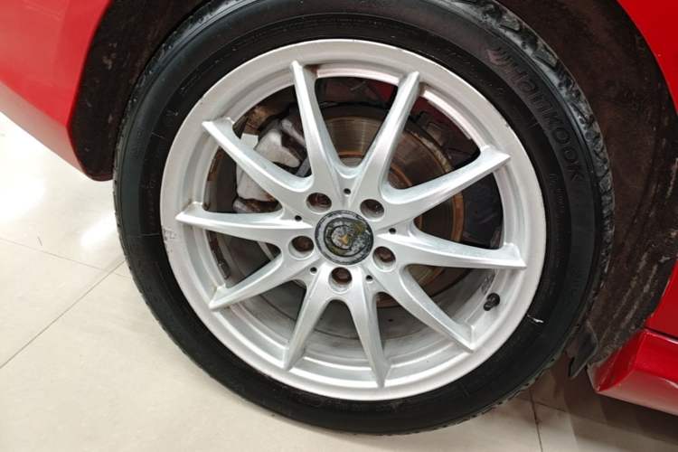 Used Mercedes-Benz B-Class 2015 B 200 Sport Edition Right Rear Wheel Hub