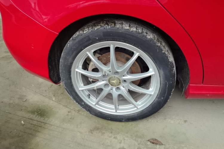 Used Mercedes-Benz B-Class 2015 B 200 Sport Edition Right Rear Wheel Hub