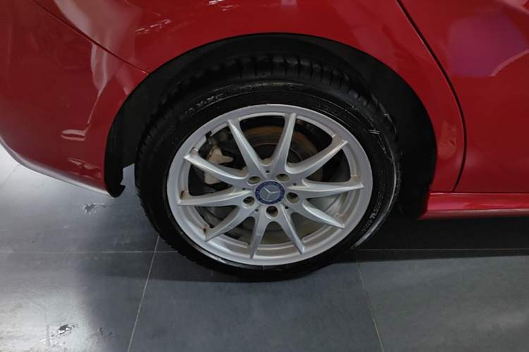 Used Mercedes-Benz B-Class 2015 B 200 Sport Edition Right Rear Wheel Hub