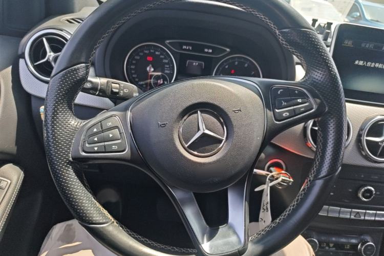 Used Mercedes-Benz B-Class 2015 B 200 Luxury Model Steering Wheel