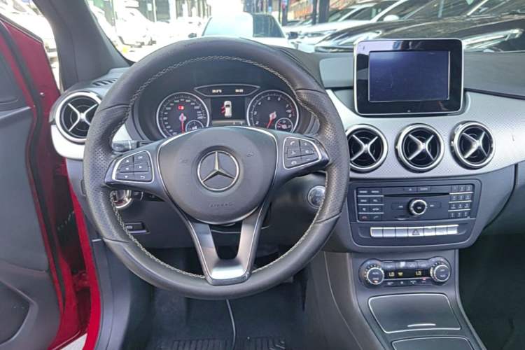 Used Mercedes-Benz B-Class 2015 B 200 Fashion Model Steering Wheel