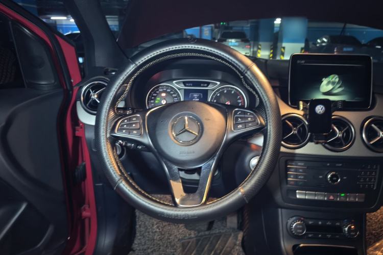Used Mercedes-Benz B-Class 2015 B 200 Luxury Model Steering Wheel