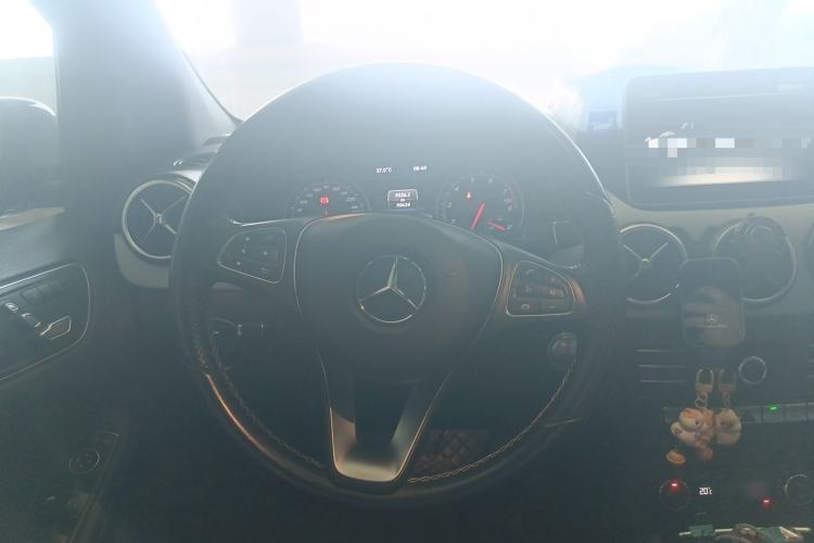 Used Mercedes-Benz B-Class 2015 B 200 Luxury Model Steering Wheel