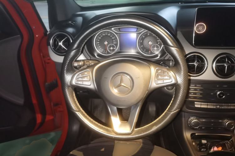 Used Mercedes-Benz B-Class 2015 B 200 Sport Edition Steering Wheel