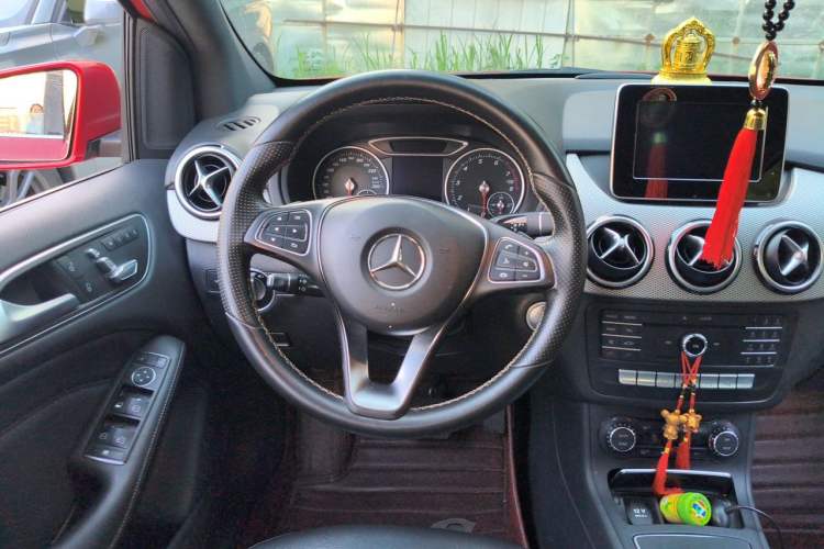 Used Mercedes-Benz B-Class 2015 B 200 Fashion Model Steering Wheel
