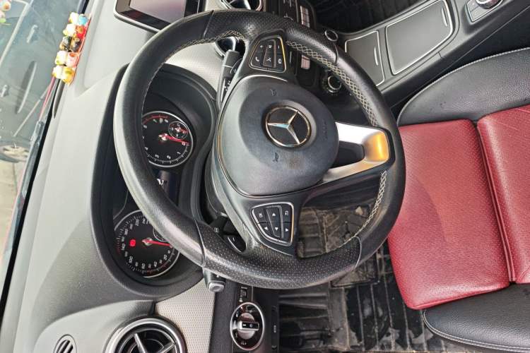 Used Mercedes-Benz B-Class 2015 B 200 Sport Edition Steering Wheel