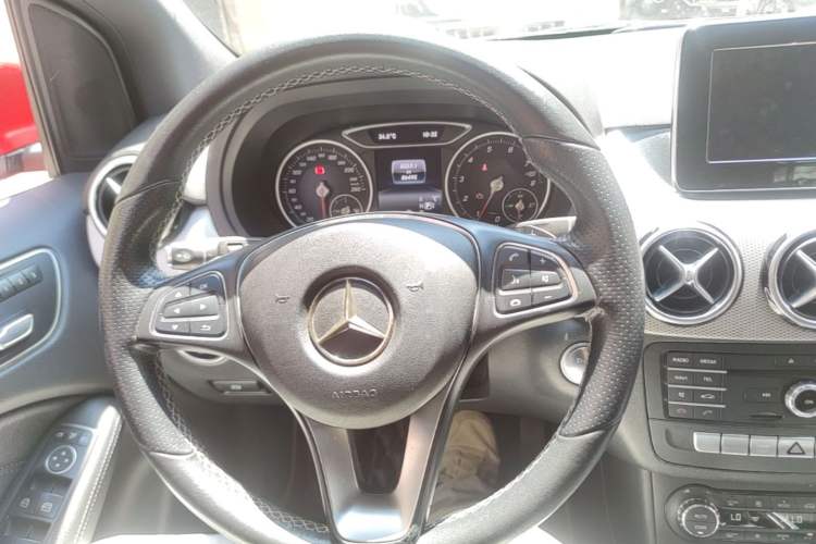 Used Mercedes-Benz B-Class 2015 B 200 Fashion Model Steering Wheel