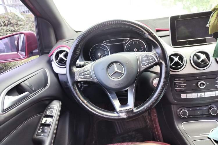 Used Mercedes-Benz B-Class 2015 B 200 Sport Edition Steering Wheel