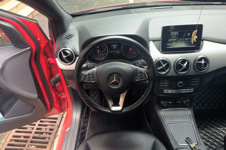 Used Mercedes-Benz B-Class 2015 B 200 Fashion Model Steering Wheel