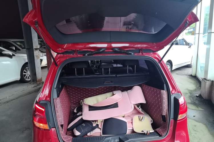 Used Mercedes-Benz B-Class 2015 B 200 Sport Edition Trunk
