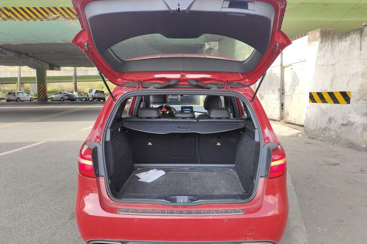 Used Mercedes-Benz B-Class 2015 B 200 Fashion Model Trunk