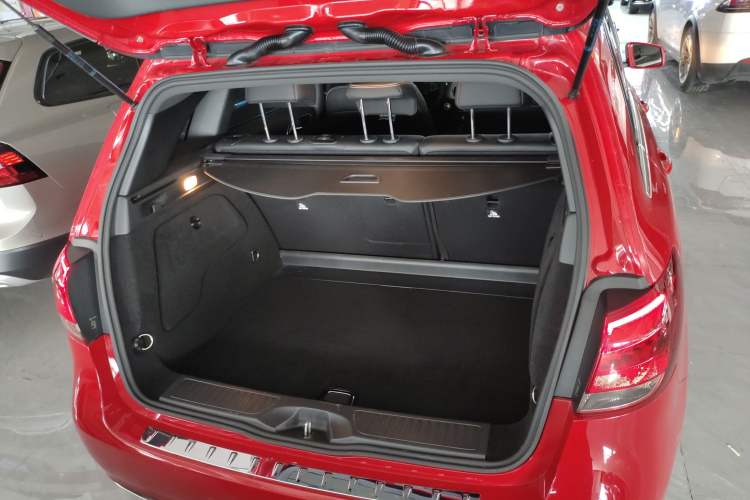 Used Mercedes-Benz B-Class 2015 B 200 Sport Edition Trunk