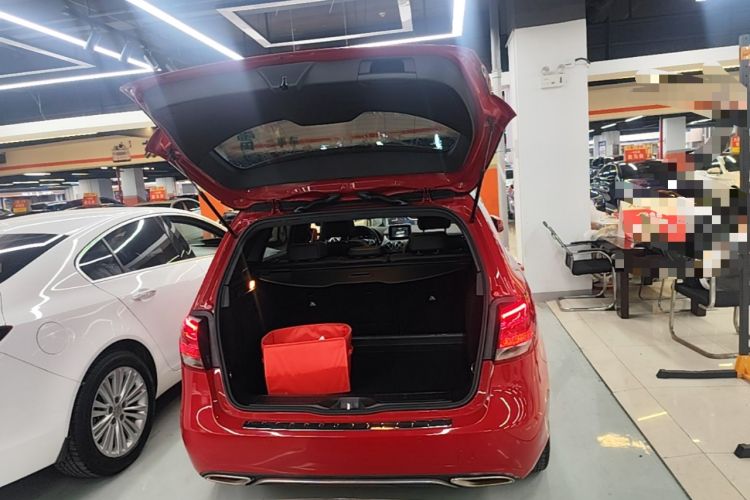 Used Mercedes-Benz B-Class 2015 B 200 Sport Edition Trunk