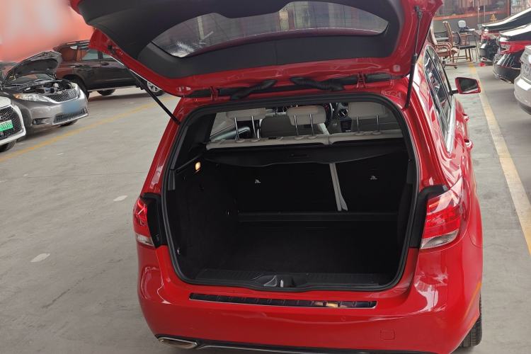 Used Mercedes-Benz B-Class 2015 B 200 Sport Edition Trunk