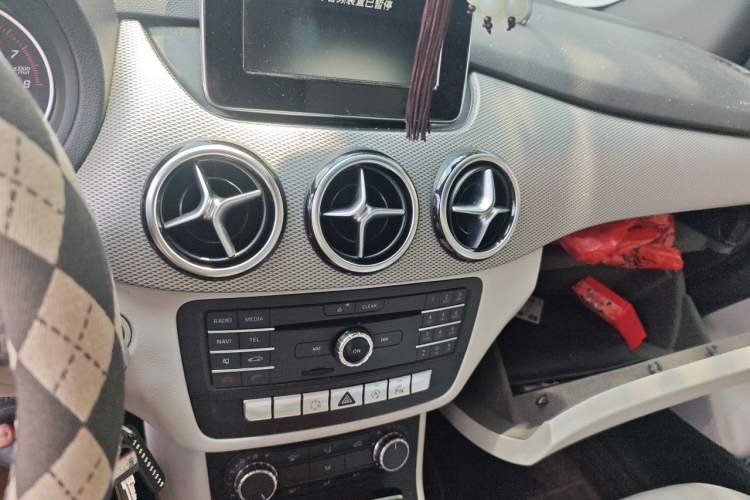 Used Mercedes-Benz B-Class 2015 B 200 Sport Edition Audio And AC Panel