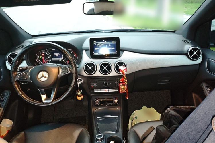 Used Mercedes-Benz B-Class 2015 B 200 Fashion Model Center Console
