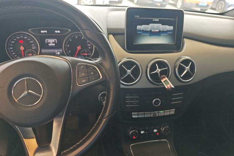 Used Mercedes-Benz B-Class 2015 B 200 Fashion Model Center Console