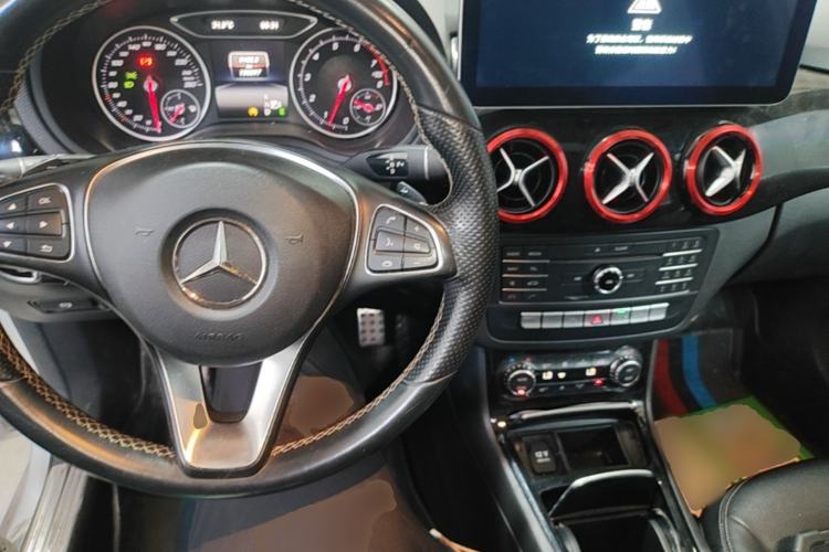 Used Mercedes-Benz B-Class 2015 B 200 Fashion Model Center Console