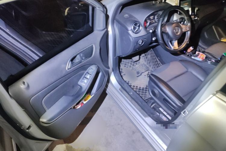 Used Mercedes-Benz B-Class 2015 B 200 Sport Edition Driver Seat