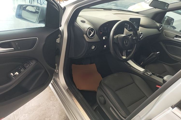 Used Mercedes-Benz B-Class 2015 B 200 Sport Edition Driver Seat