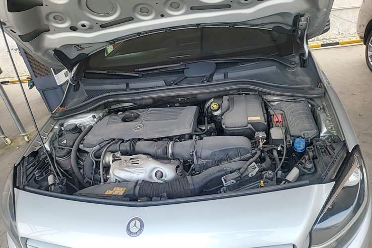 Used Mercedes-Benz B-Class 2015 B 200 Sport Edition Engine Bay