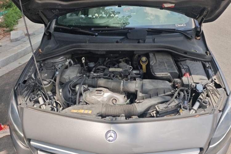 Used Mercedes-Benz B-Class 2015 B 200 Sport Edition Engine Bay