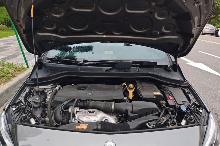 Used Mercedes-Benz B-Class 2015 B 200 Fashion Model Engine Bay