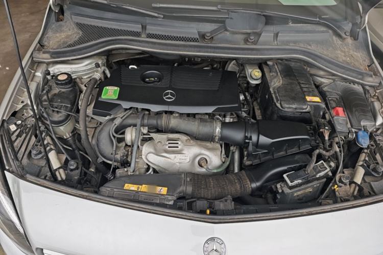 Used Mercedes-Benz B-Class 2015 B 200 Fashion Model Engine Bay