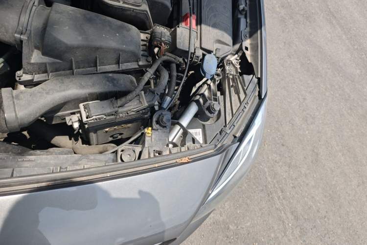 Used Mercedes-Benz B-Class 2015 B 200 Sport Edition Engine Bay Left