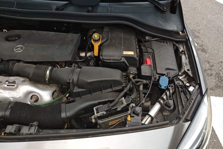 Used Mercedes-Benz B-Class 2015 B 200 Fashion Model Engine Bay Left