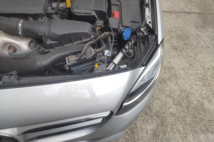 Used Mercedes-Benz B-Class 2015 B 200 Sport Edition Engine Bay Left