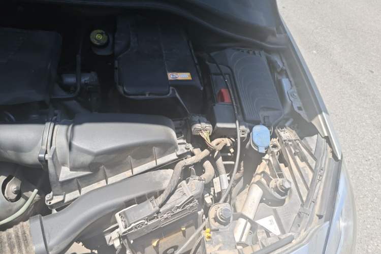 Used Mercedes-Benz B-Class 2015 B 200 Sport Edition Engine Bay Left