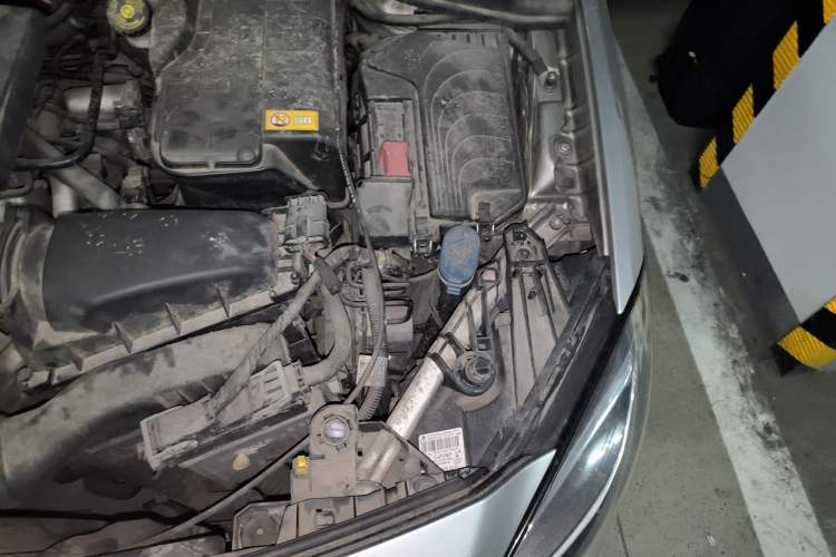 Used Mercedes-Benz B-Class 2015 B 200 Sport Edition Engine Bay Left