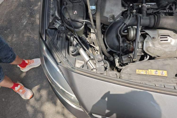 Used Mercedes-Benz B-Class 2015 B 200 Sport Edition Engine Bay Right