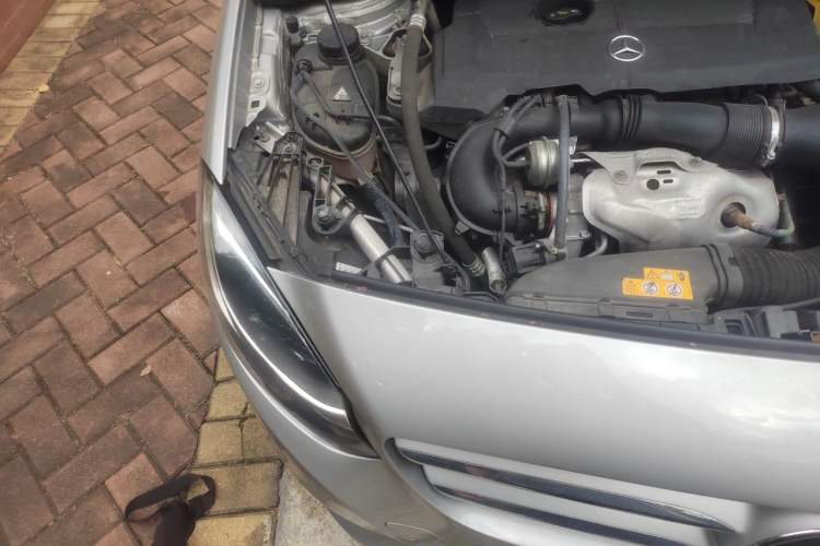 Used Mercedes-Benz B-Class 2015 B 200 Sport Edition Engine Bay Right