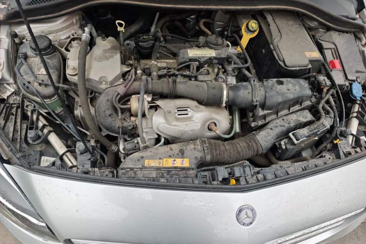 Used Mercedes-Benz B-Class 2015 B 200 Sport Edition Engine Bay