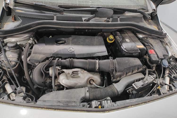 Used Mercedes-Benz B-Class 2015 B 200 Fashion Model Engine Bay
