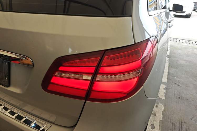 Used Mercedes-Benz B-Class 2015 B 200 Fashion Model Exterior 3
