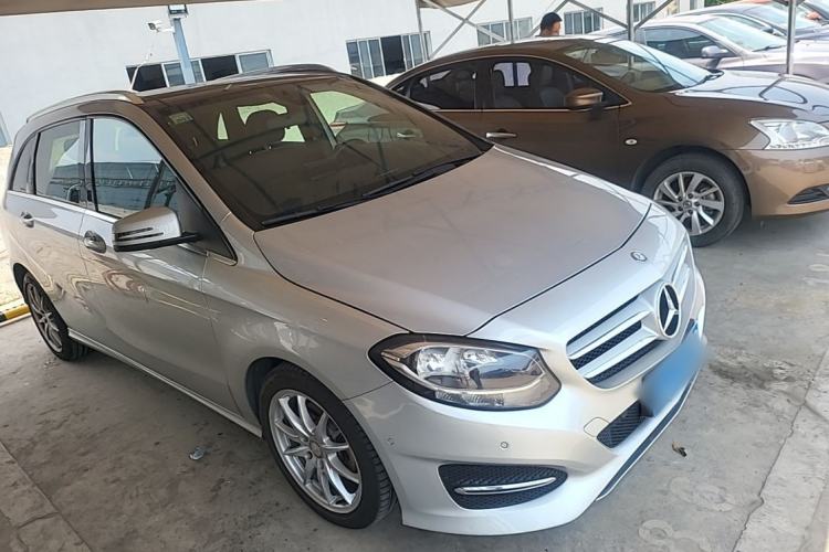 Used Mercedes-Benz B-Class 2015 B 200 Sport Edition Front Right 45 Deg