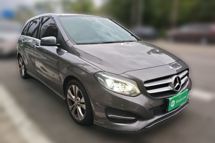 Used Mercedes-Benz B-Class 2015 B 200 Fashion Model Front Right 45 Deg